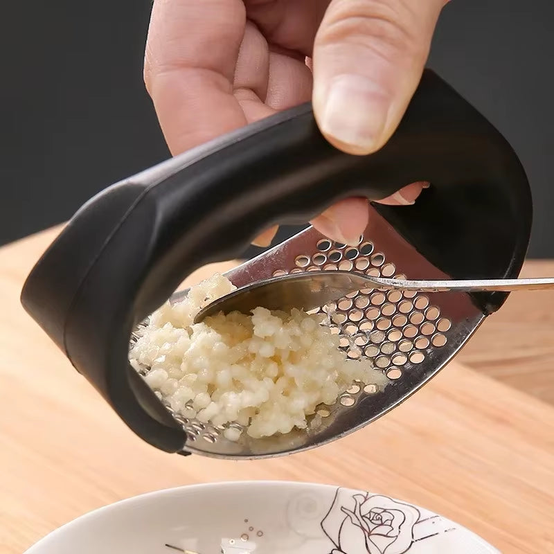 Stainless Steel Garlic Press Crusher Manual Garlic Chopper Garlic Chopping Tools Fruits and Vegetables Kitchen Gadget